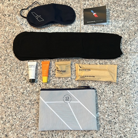 NWT American Airlines “13 lune” amenity kit (June 2024) - Picture 5 of 6